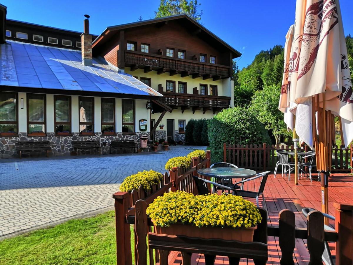 Rodinny "Hotel U Mustku" Desná 外观 照片